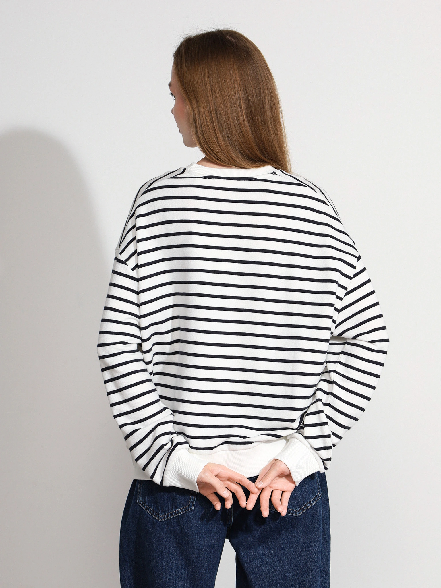 Толстовка белого цвета в полоску из хлопка